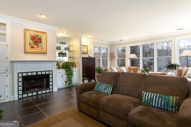 Building Photo - 7155 Roswell Rd