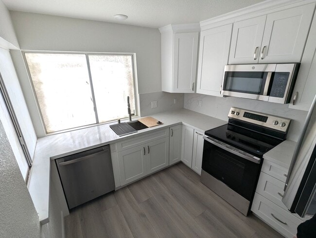 Building Photo - Total remodel - New kitchen, new bathroom, new appliances, new electrical, new paint, new floors