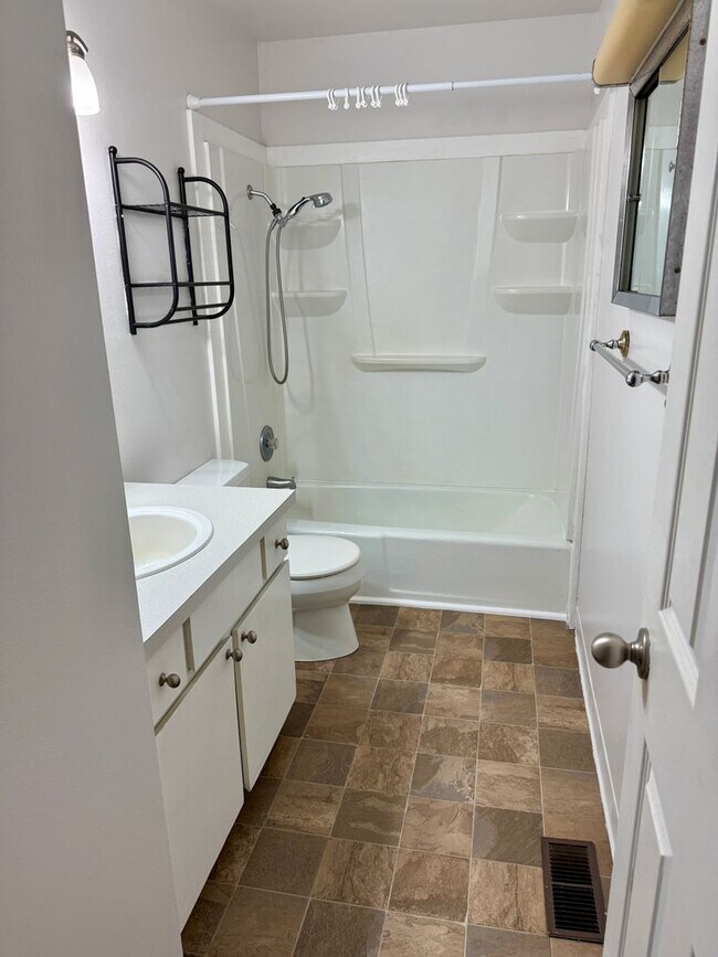 Building Photo - Kenilworth Mid-Century Plex, lives like a home