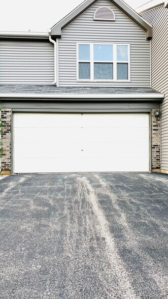 Primary Photo - 722 E Whispering Oaks Dr