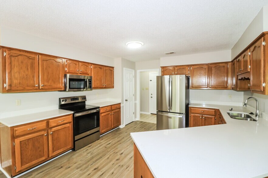 Building Photo - 7706 S 71st Ave