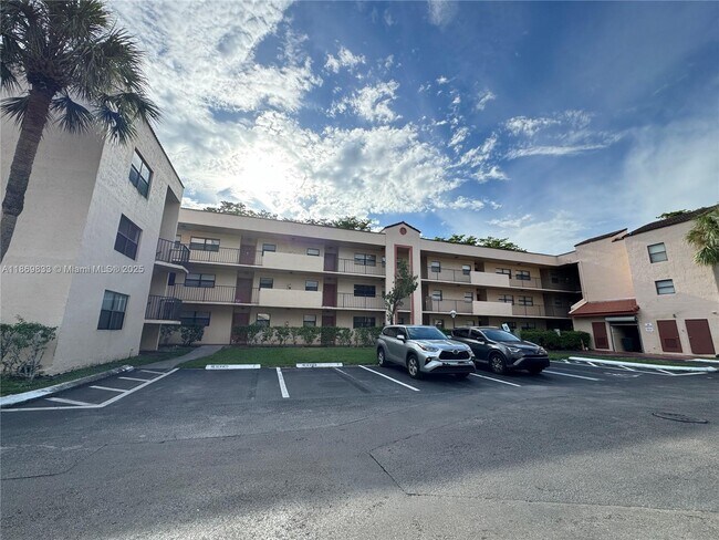 Building Photo - 3410 Foxcroft Rd