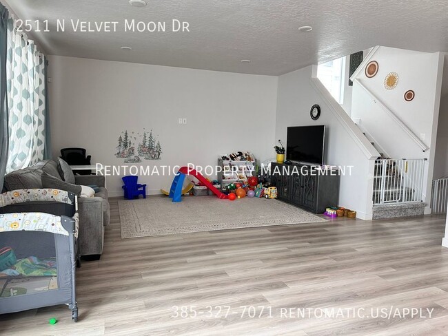 Building Photo - 2511 N Velvet Moon Dr