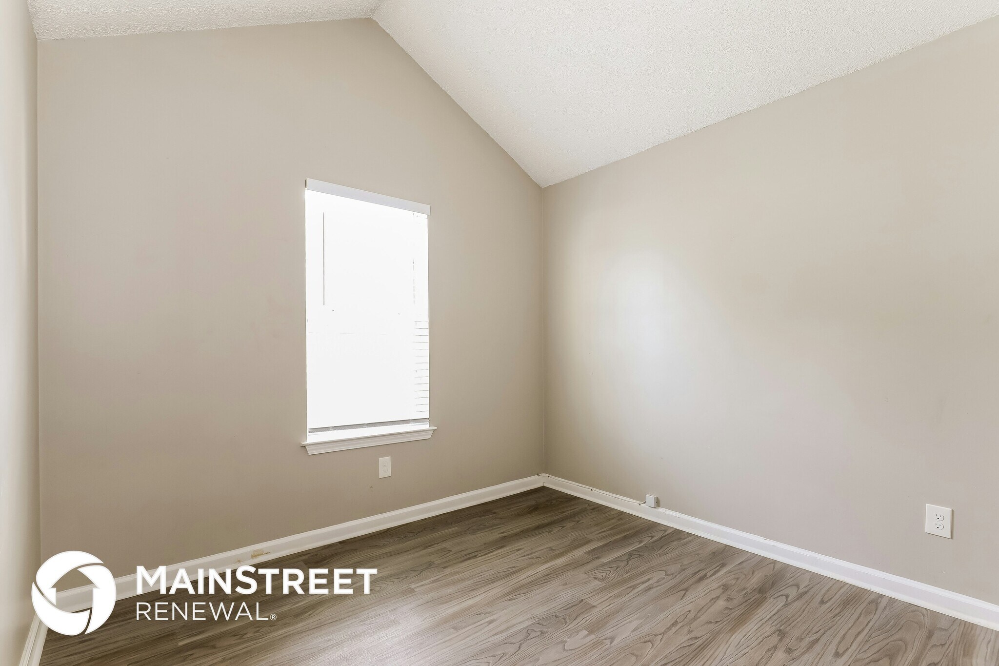 Building Photo - 210 Teak Ln