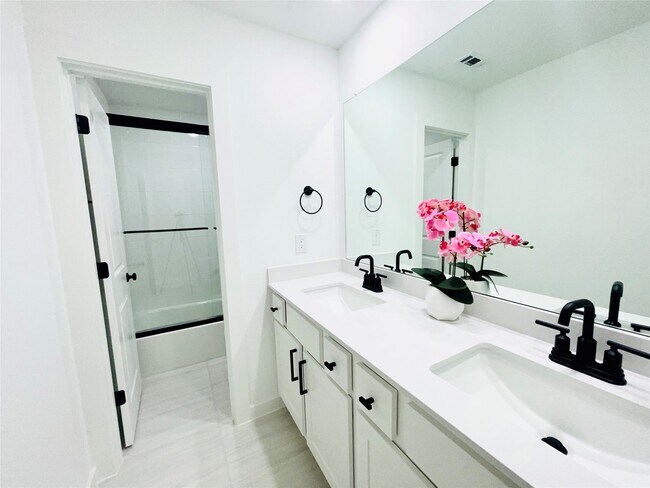 Building Photo - 27039 Flower Isle Ln