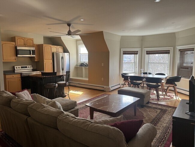 Building Photo - 318 Tappan St