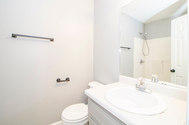 Building Photo - 1212 Kendall Dr