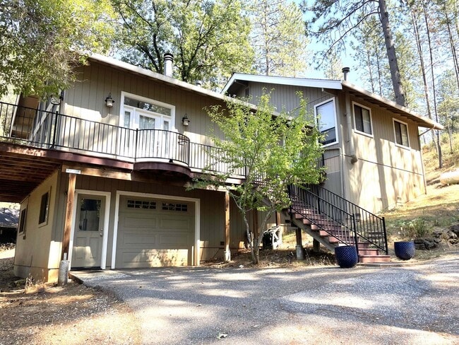 Primary Photo - 3 bedroom, 3 bath unfurnished or furnished...