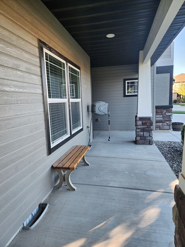 Building Photo - Beautiful, Spacious North Twin Falls Home