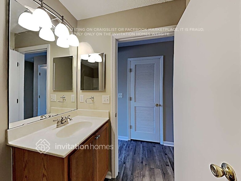 Building Photo - 12390 Deersong Dr