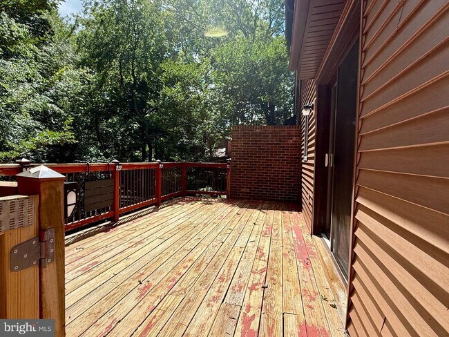 Building Photo - 5545 Doral Dr