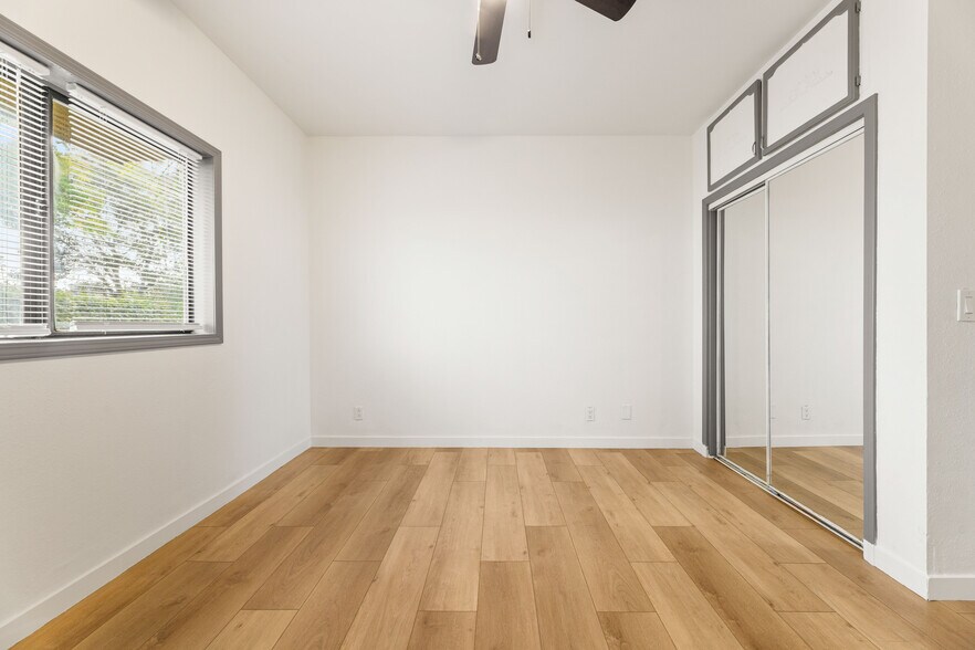 Building Photo - 10943 Laurel Canyon Blvd