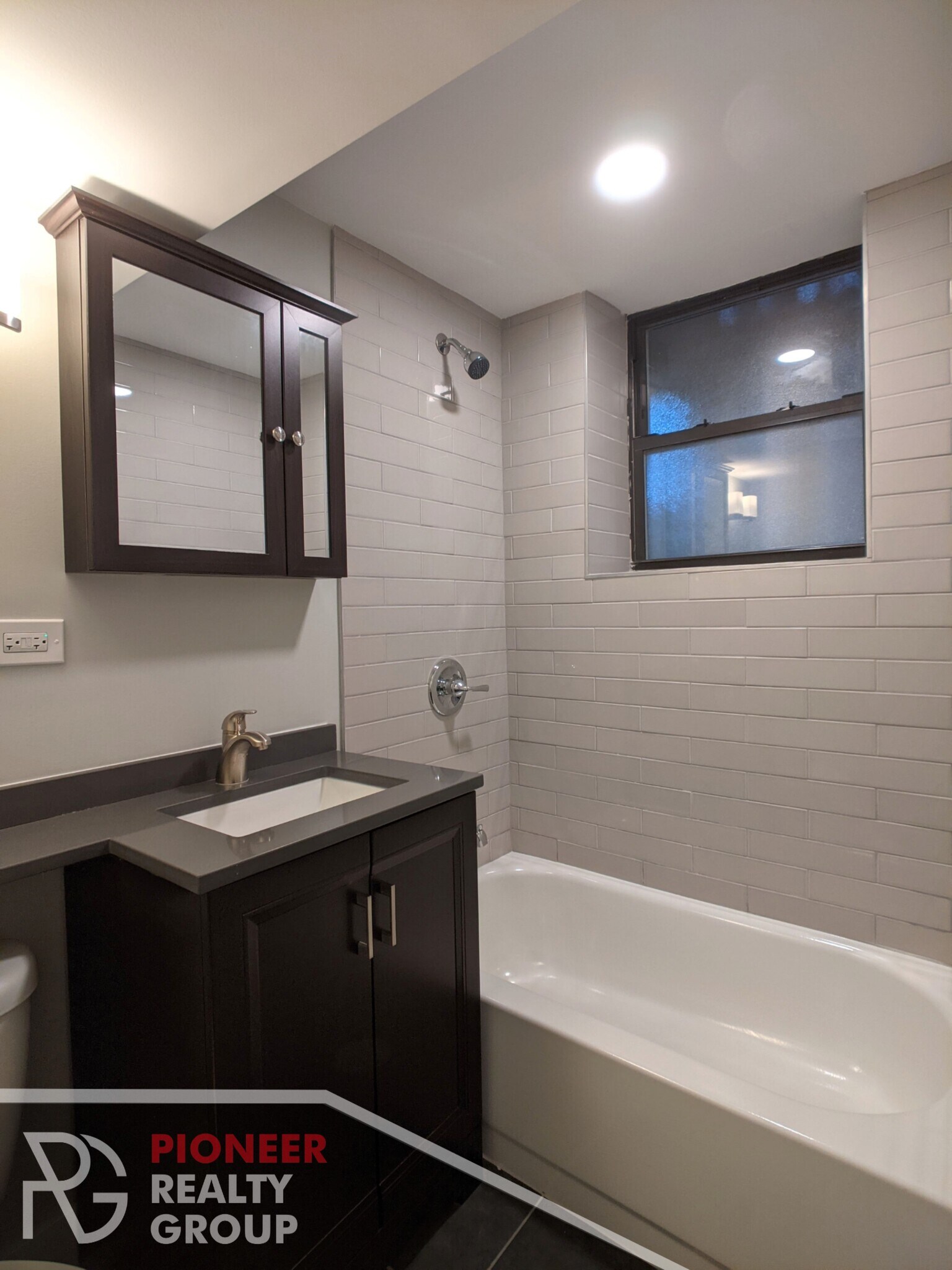 Building Photo - 4409 N Wolcott Ave