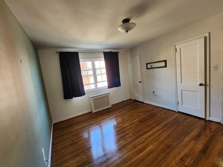 Building Photo - 1222 N Meade St