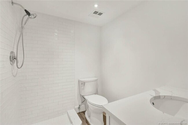 Building Photo - 1950 SW Palm City Rd