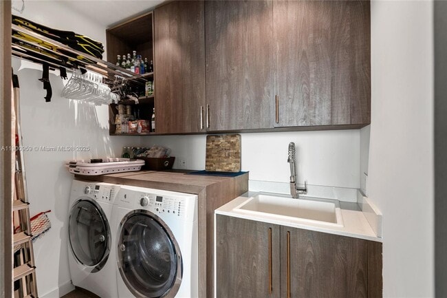 Building Photo - 16901 Collins Ave