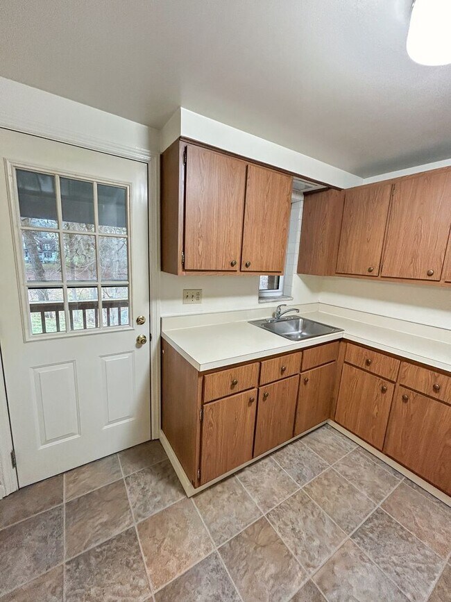 Building Photo - 1028 Fleming St