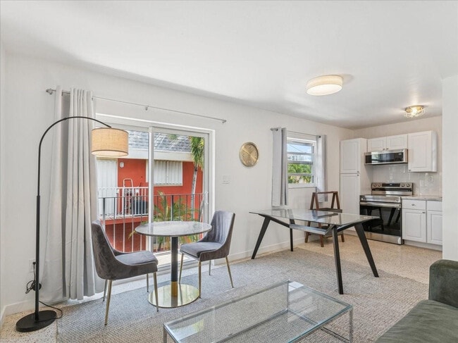 Building Photo - 421 SW 9th St