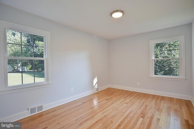 Building Photo - 316 Farm Rd