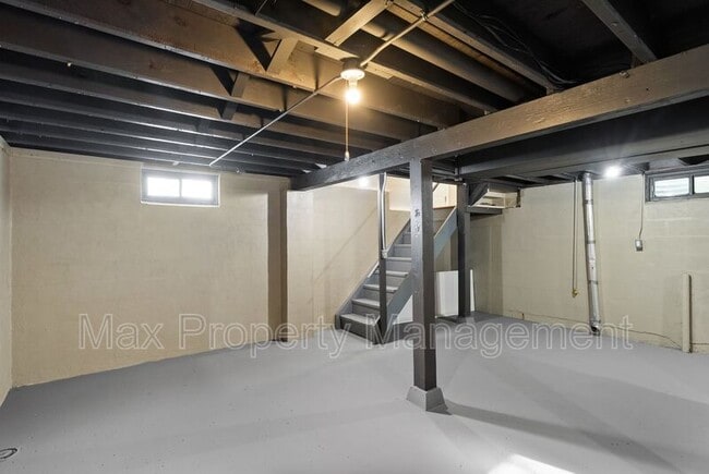 Building Photo - 121 Thornton Ave
