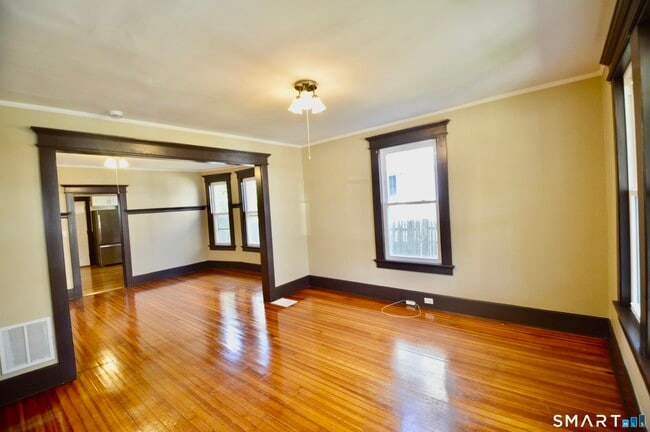 Building Photo - 48 Riverview Pl