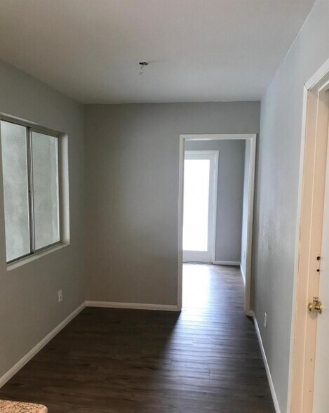 Building Photo - 1939 Meadowwood Ct