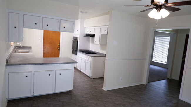 Kitchen - 7143 Triola Ln