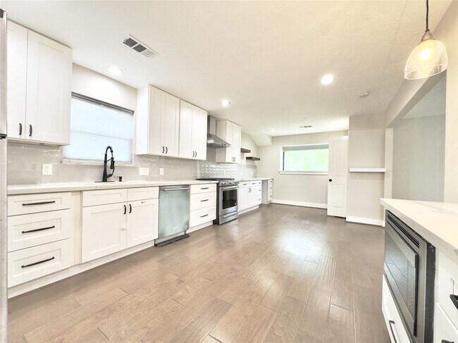 Building Photo - 14103 Kellywood Ln