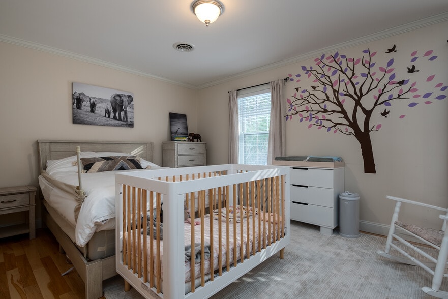 Guest bedroom (ensuite) - 337 Mount Support Rd