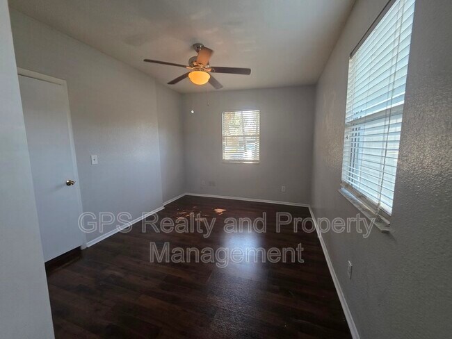 Building Photo - 2001 E Grant Ave