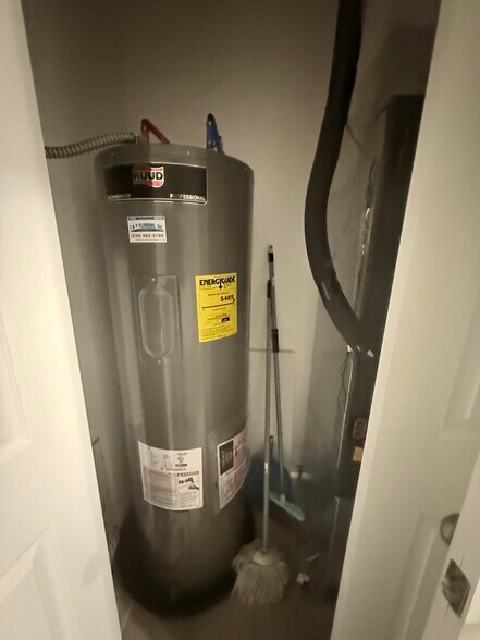 Building Photo - 2156 Edison Ave