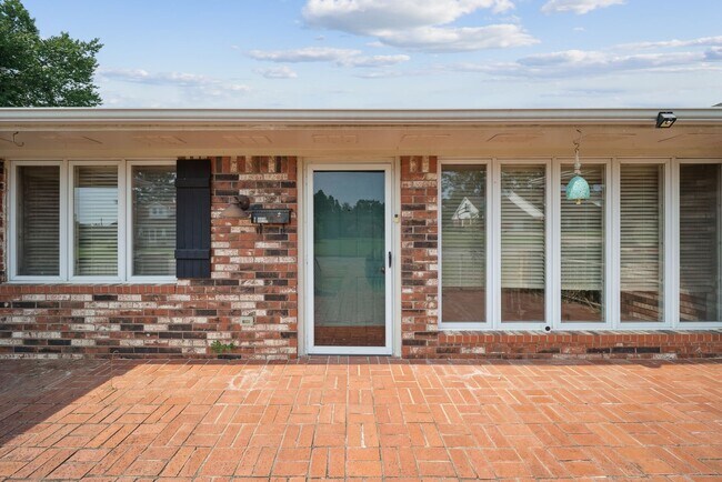 Building Photo - House for Rent 3 Bedrooms 2 Bath !!!!!
