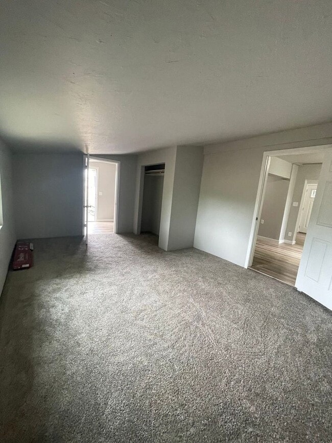 Building Photo - Newly Remolded 3 Bedroom, 1 Bathroom Home