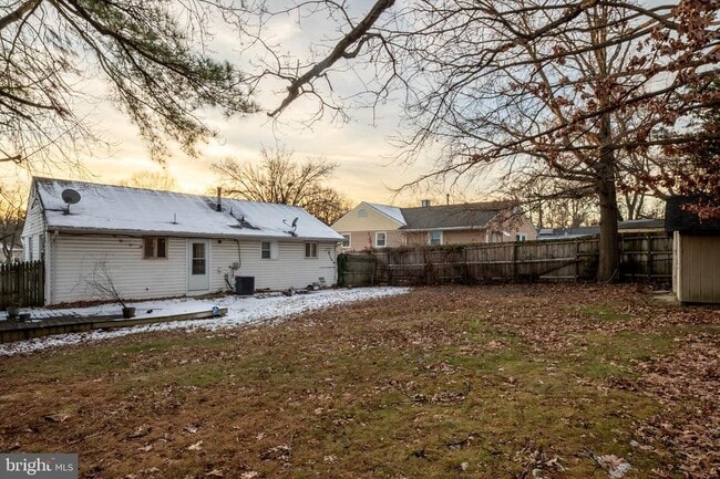 Building Photo - 903 Montrose Ave