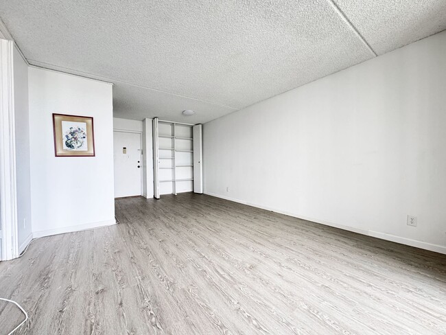 Building Photo - Pet Friendly, Furnished Waikiki Condo with...