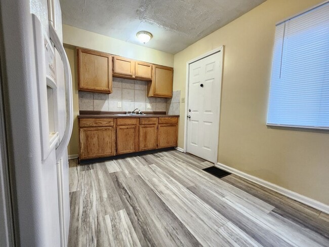 Building Photo - 964 S Harris Ave