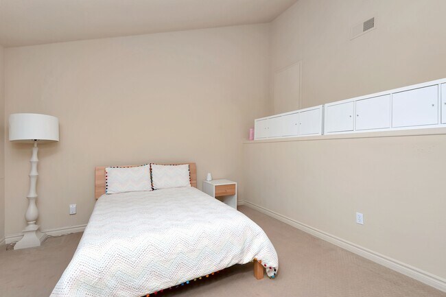 Building Photo - 2559 Caminito Muirfield