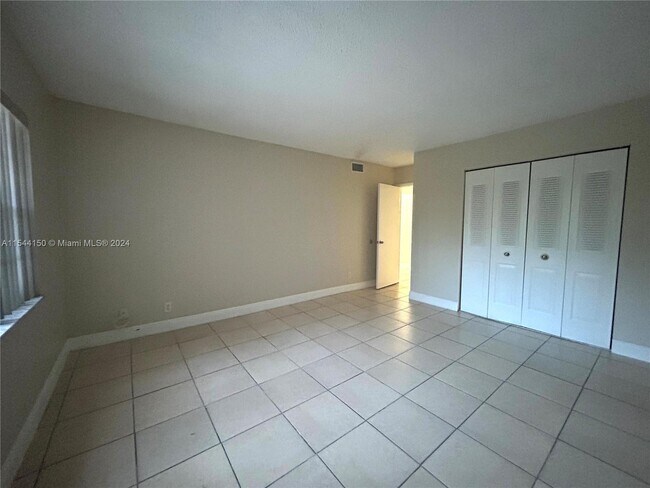 Building Photo - 2700 Riverside Dr