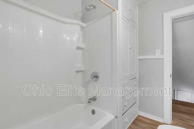 Building Photo - 1038 Forest St