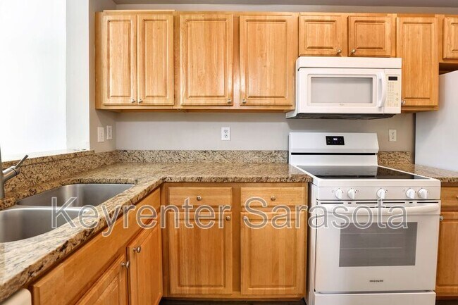 Building Photo - 5700 Bentgrass Dr