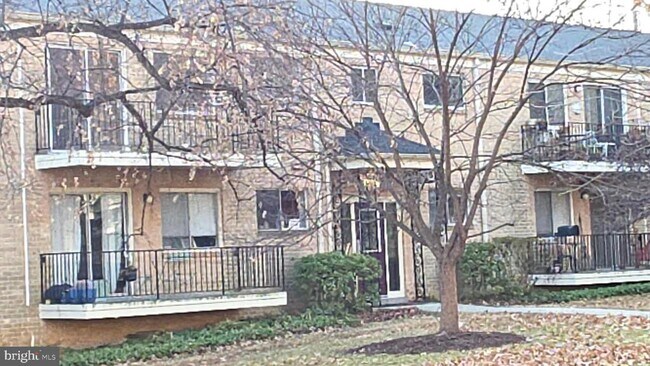 Building Photo - 10636 Montrose Ave