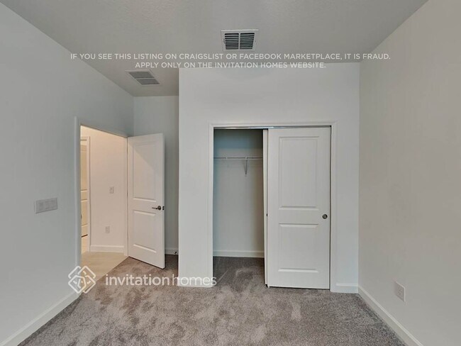 Building Photo - 14246 17 Ct E