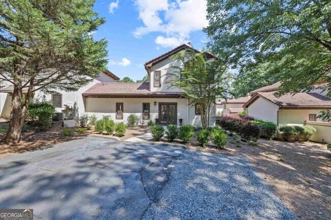 Building Photo - 1410 Club Dr