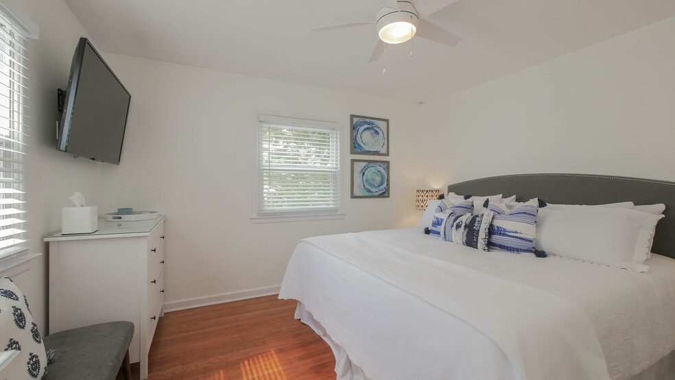 Building Photo - 12 N Delavan Ave