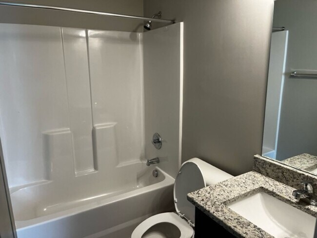 Building Photo - 2 Bedroom/2 Bath Apartment near VSU!!!