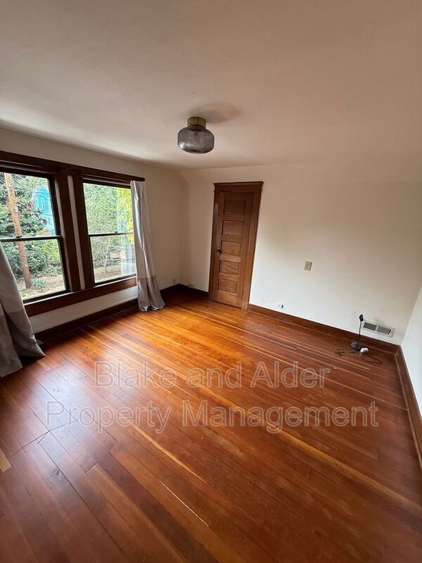 Building Photo - 7824 SE 11th Ave