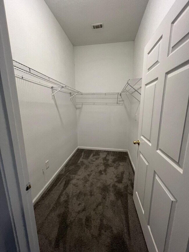 Building Photo - Spacious 3 bedroom condo located in a gated community off of Beach Boulevard