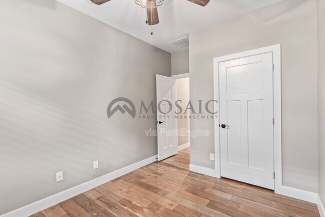Building Photo - 5009 S 11th Pl