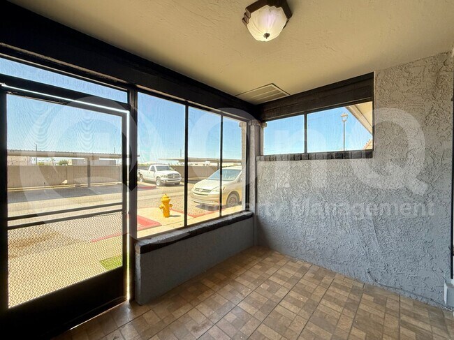 Building Photo - 9021 W Elm St