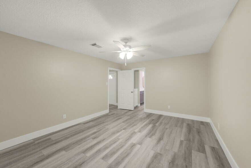 Building Photo - 4138 Club Valley Dr